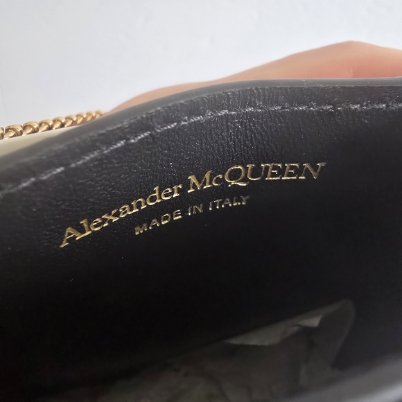 Alexander McQueen Skull Croc-Embossed Leather Phone-Case-On-Chain Black - Picture 7 of 7